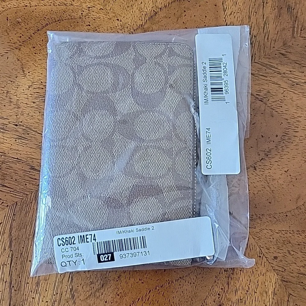 COACH Corner Zip Wristlet in Signature coated canvas, Brown NWT - Picture 6 of 12
